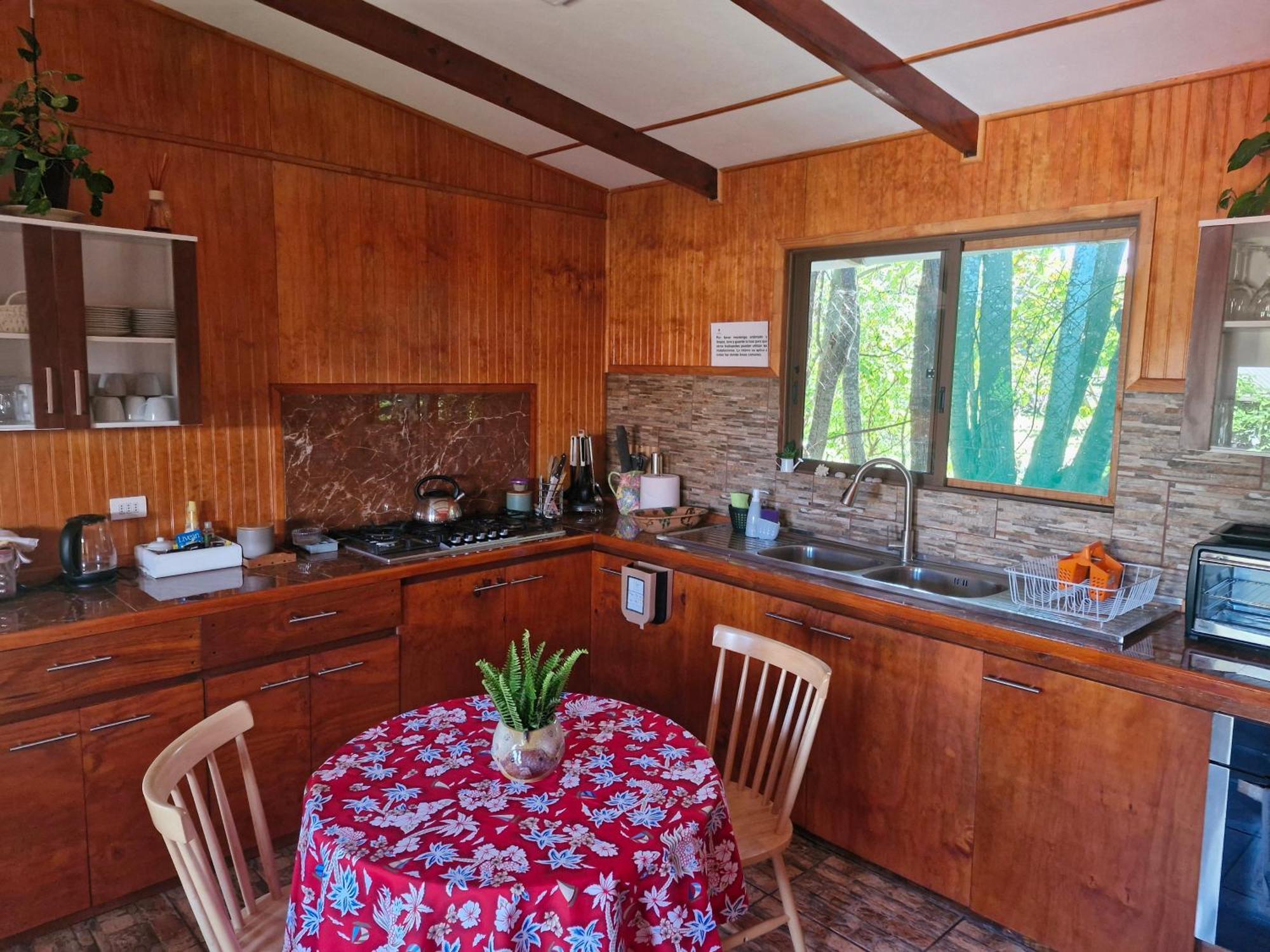 Hostal Makohe Rapa Nui Hanga Roa Exterior foto